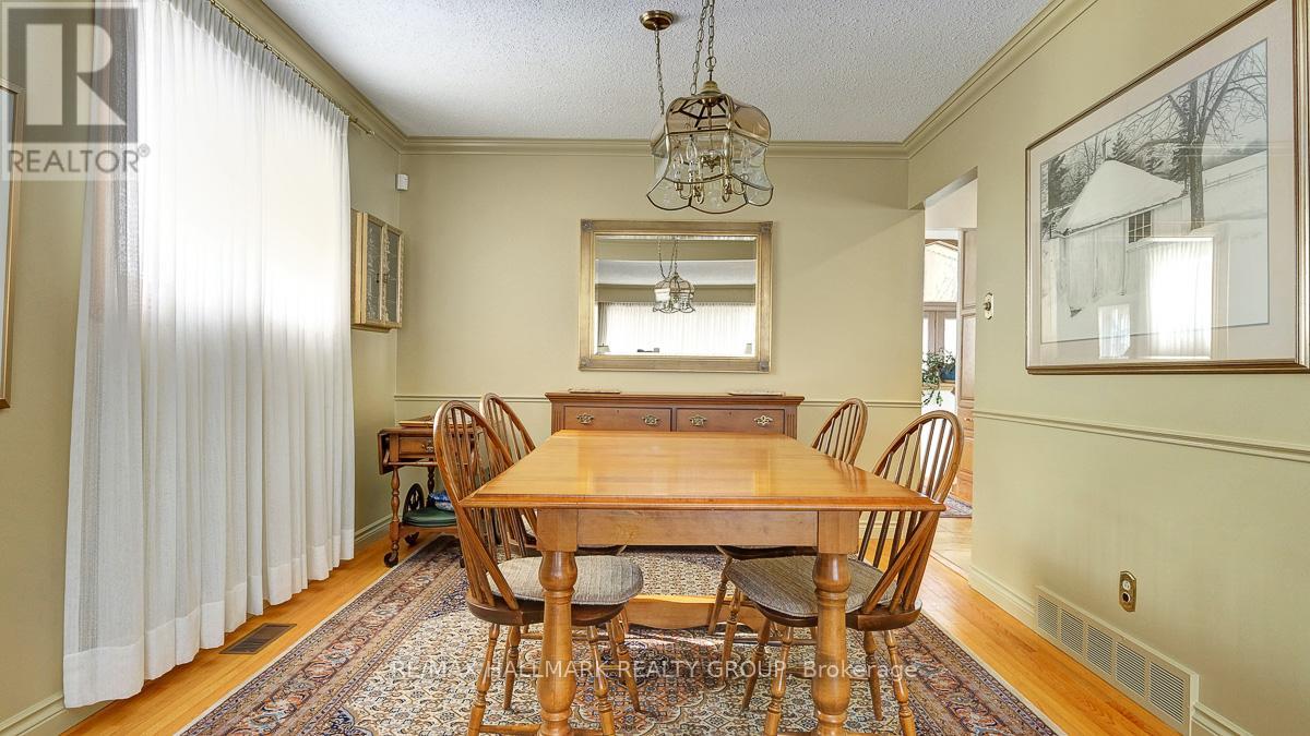 12 Woodhill Crescent, Ottawa, Ontario K1B 3B6 - Photo 13 - X12969666