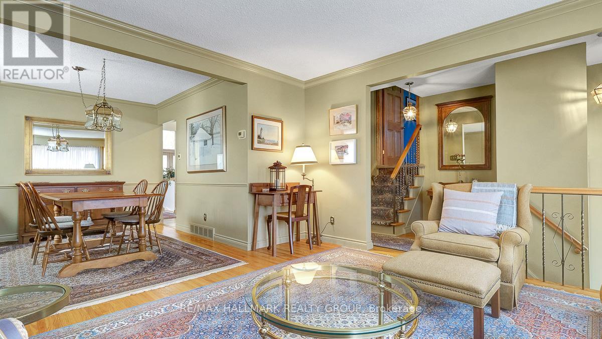 12 Woodhill Crescent, Ottawa, Ontario K1B 3B6 - Photo 15 - X12969666