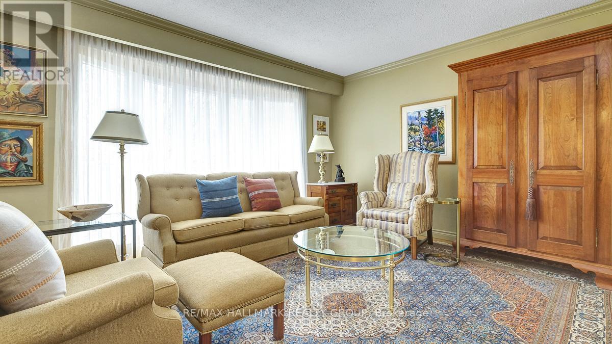 12 Woodhill Crescent, Ottawa, Ontario K1B 3B6 - Photo 16 - X12969666