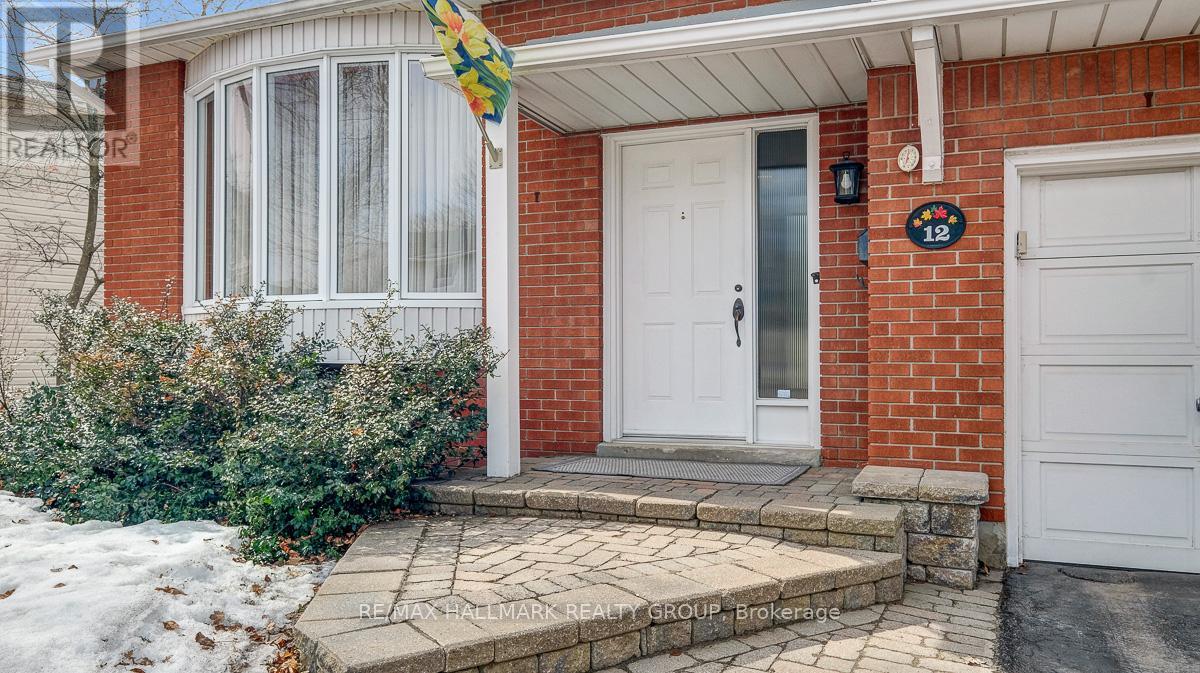 12 Woodhill Crescent, Ottawa, Ontario K1B 3B6 - Photo 2 - X12969666