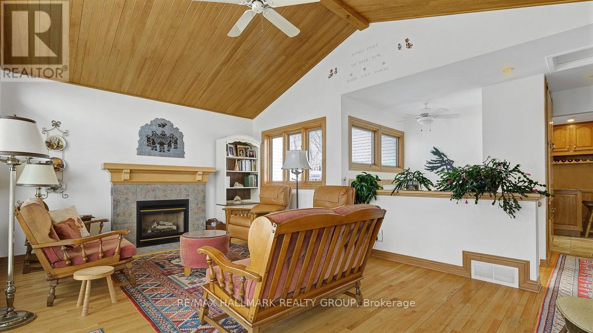 12 Woodhill Crescent, Ottawa, Ontario K1B 3B6 - Photo 20 - X12969666