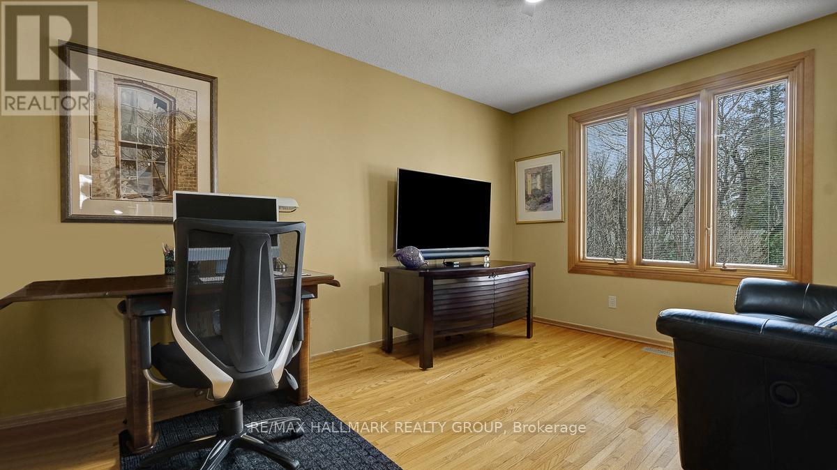 12 Woodhill Crescent, Ottawa, Ontario K1B 3B6 - Photo 24 - X12969666