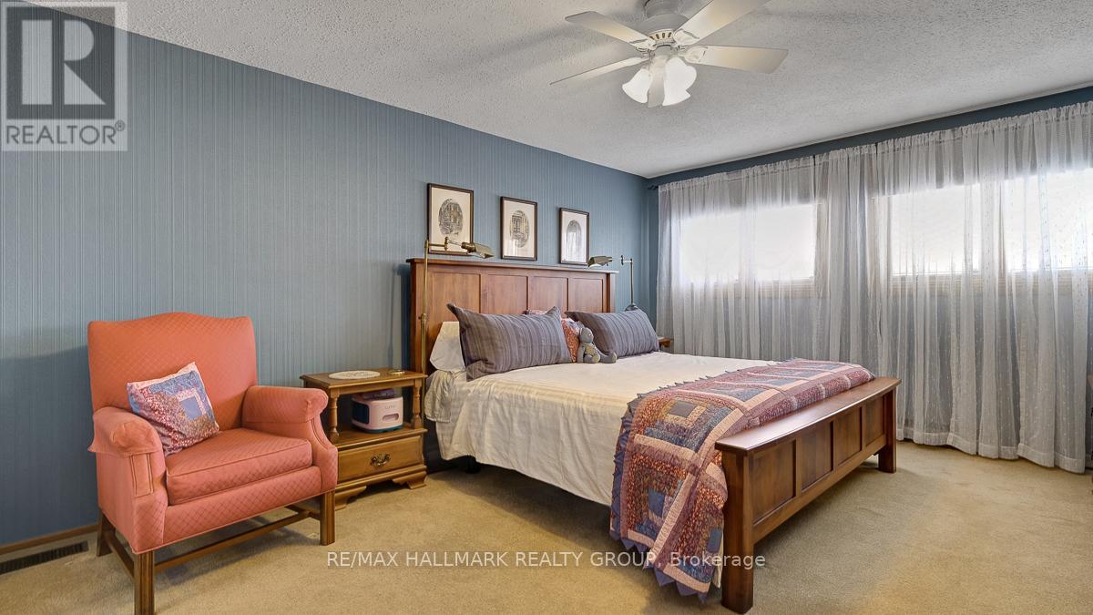 12 Woodhill Crescent, Ottawa, Ontario K1B 3B6 - Photo 27 - X12969666