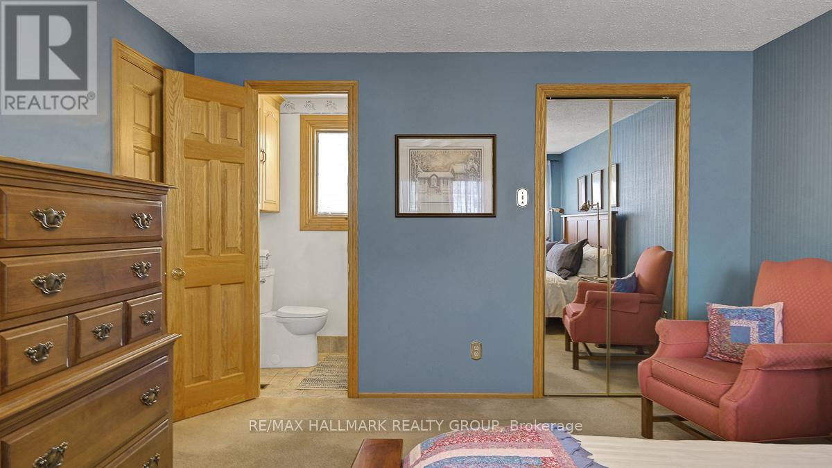 12 Woodhill Crescent, Ottawa, Ontario K1B 3B6 - Photo 28 - X12969666