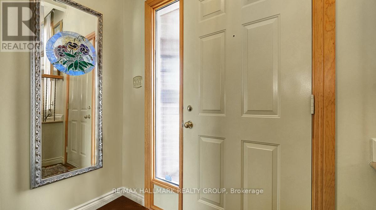 12 Woodhill Crescent, Ottawa, Ontario K1B 3B6 - Photo 3 - X12969666