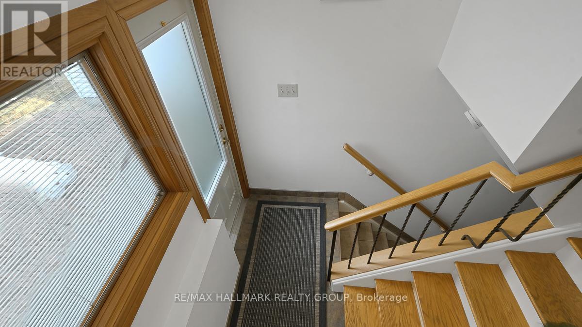 12 Woodhill Crescent, Ottawa, Ontario K1B 3B6 - Photo 30 - X12969666