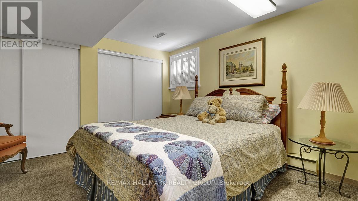 12 Woodhill Crescent, Ottawa, Ontario K1B 3B6 - Photo 31 - X12969666