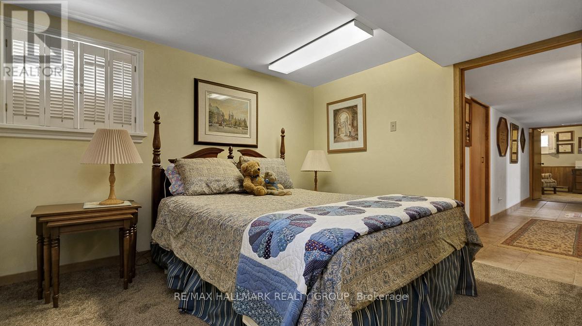 12 Woodhill Crescent, Ottawa, Ontario K1B 3B6 - Photo 32 - X12969666