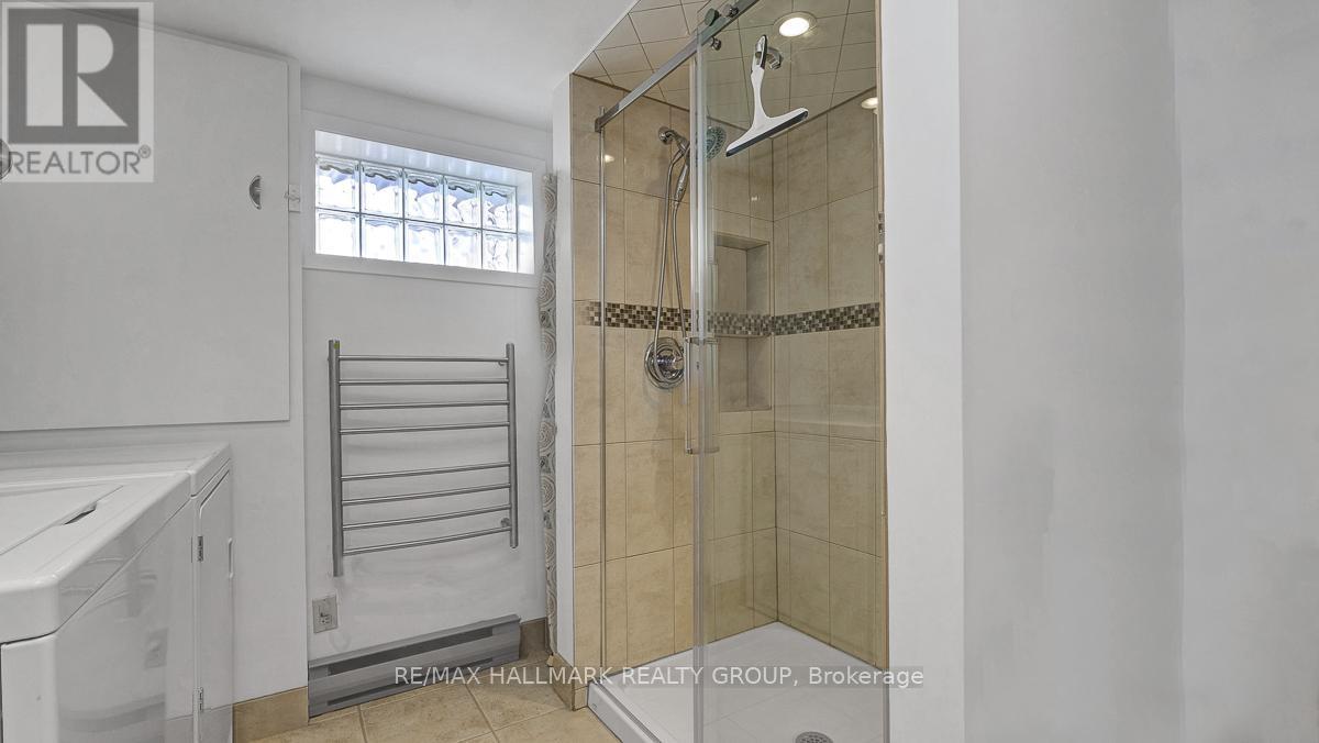 12 Woodhill Crescent, Ottawa, Ontario K1B 3B6 - Photo 37 - X12969666