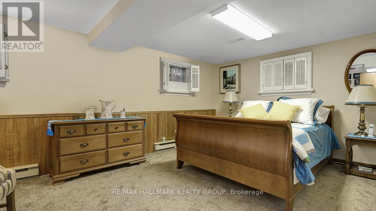 12 Woodhill Crescent, Ottawa, Ontario K1B 3B6 - Photo 38 - X12969666