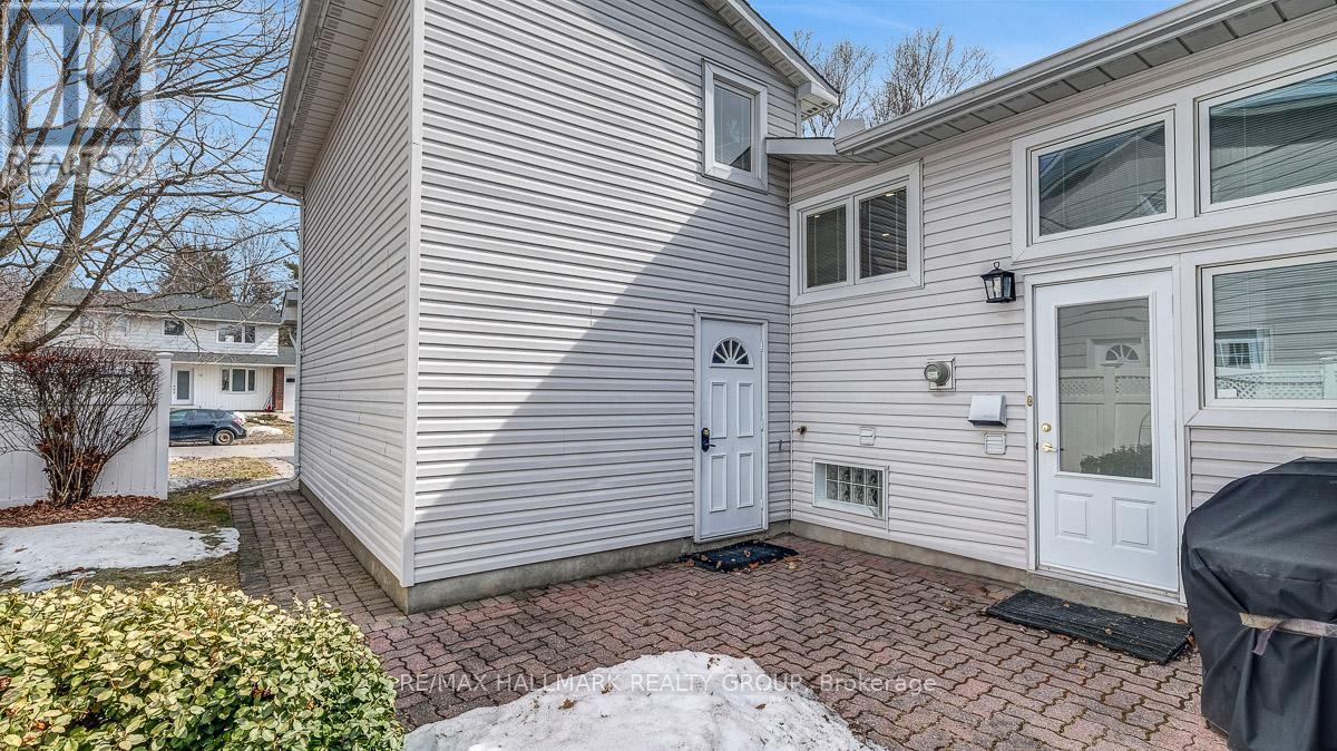 12 Woodhill Crescent, Ottawa, Ontario K1B 3B6 - Photo 40 - X12969666