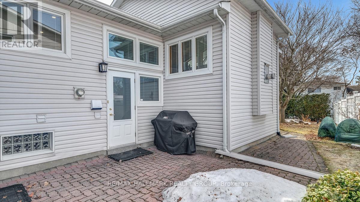 12 Woodhill Crescent, Ottawa, Ontario K1B 3B6 - Photo 45 - X12969666