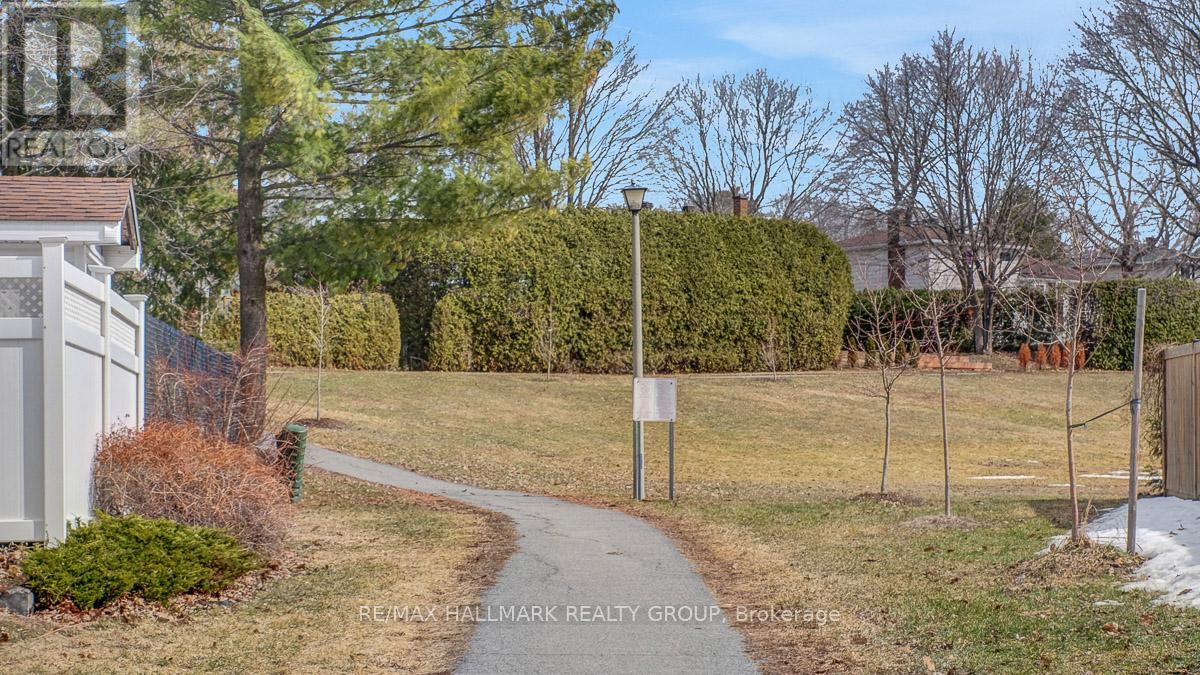 12 Woodhill Crescent, Ottawa, Ontario K1B 3B6 - Photo 47 - X12969666