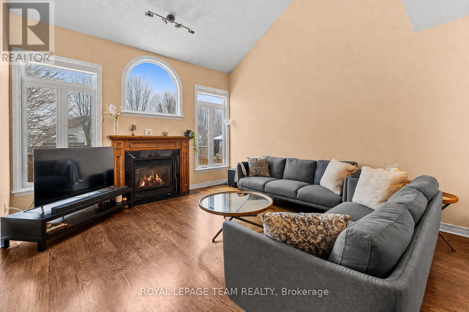 84 Knowlton Drive, Ottawa, Ontario  K2G 6V3 - Photo 4 - X12969700