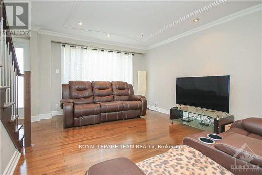 840 Forest Street, Ottawa, Ontario  K2B 5P9 - Photo 4 - X12969716