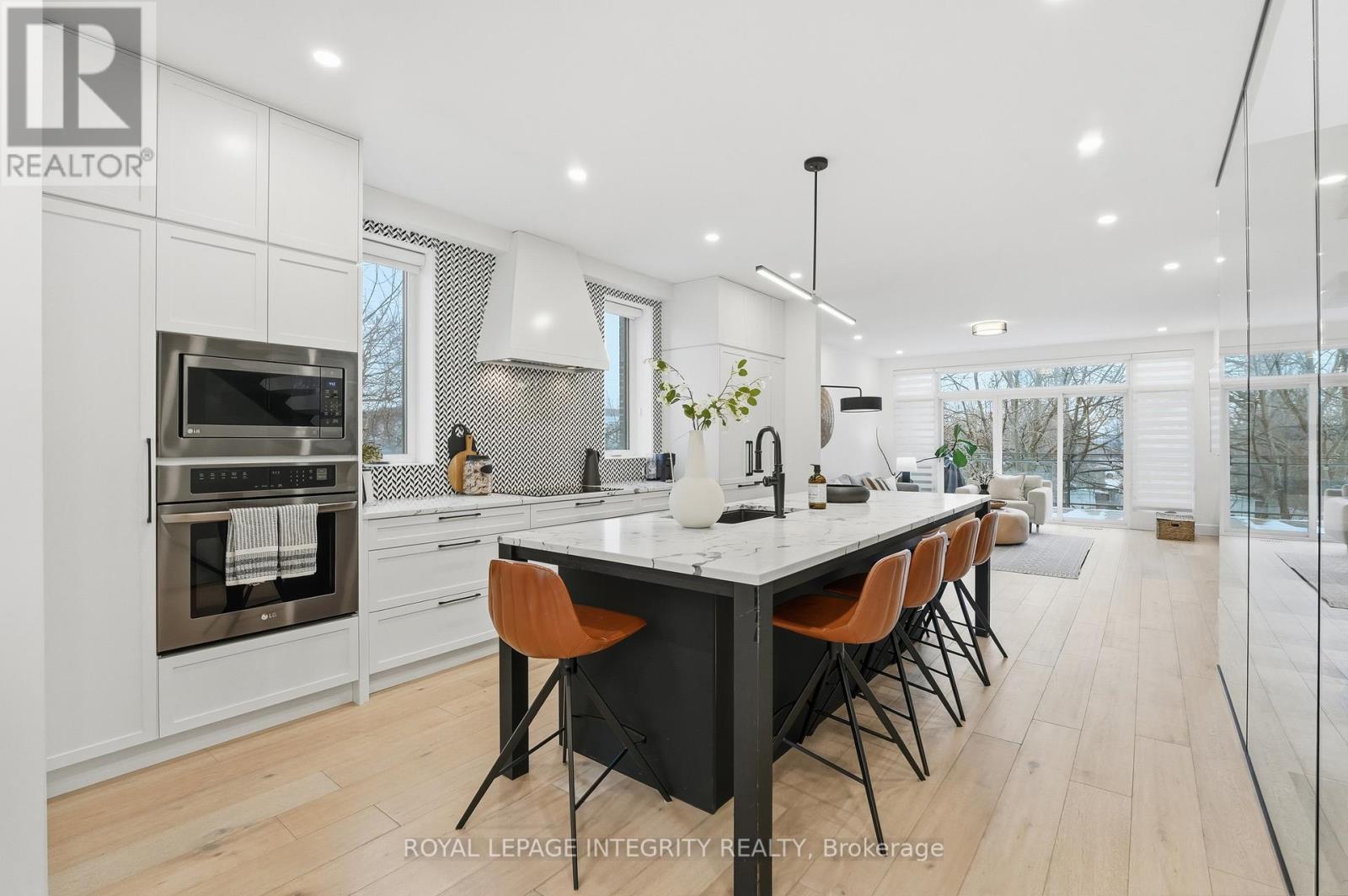 221 Wesley Avenue, Ottawa, Ontario  K1Z 7A2 - Photo 2 - X12969840