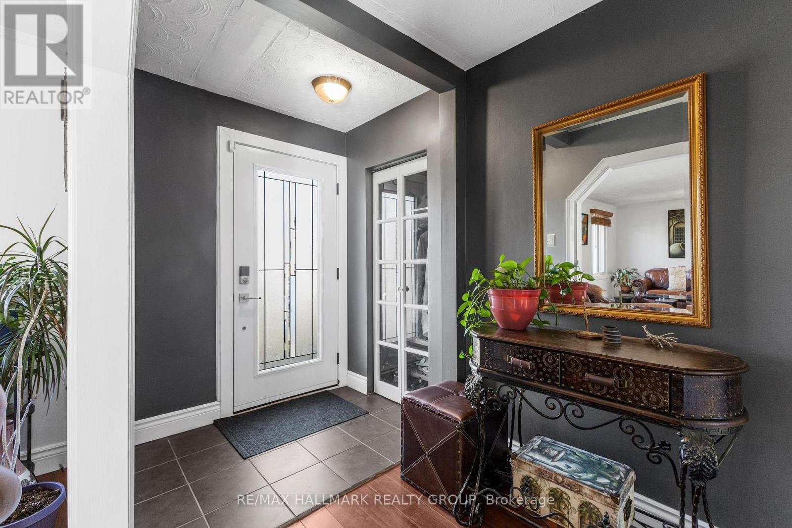 1902 Rosebella Avenue, Ottawa, Ontario  K1T 1G7 - Photo 3 - X12969904