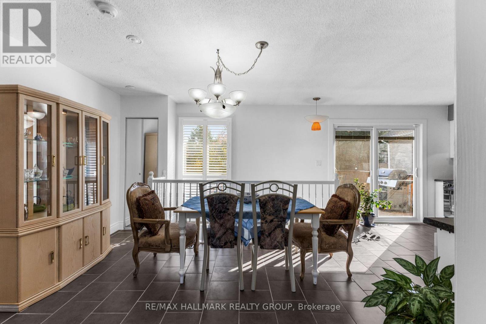 1902 Rosebella Avenue, Ottawa, Ontario  K1T 1G7 - Photo 6 - X12969904