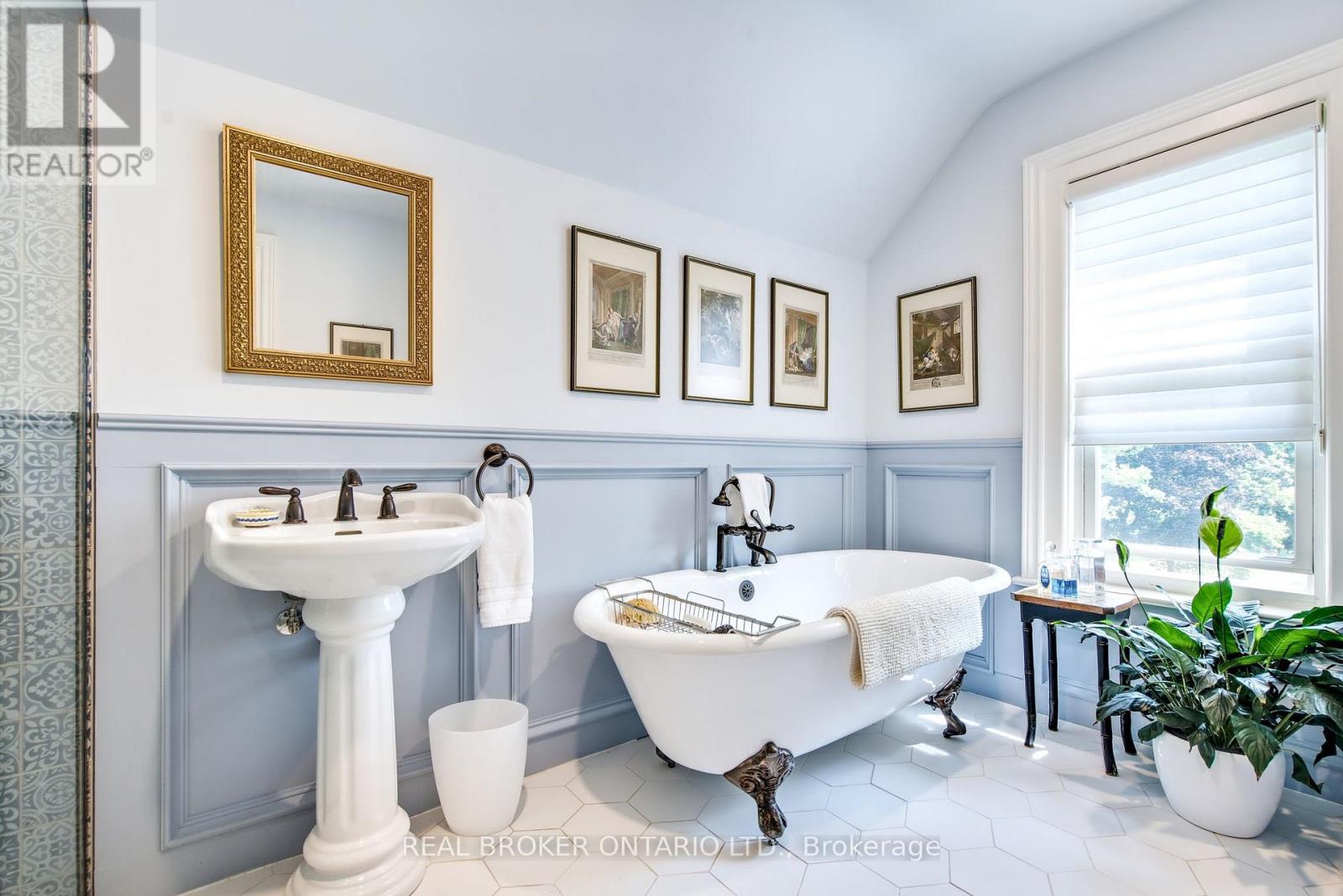 519 Queenston Road, Niagara-On-The-Lake, Ontario  L0S 1J0 - Photo 19 - X12969732