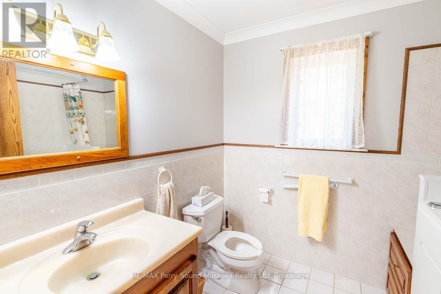 1889 South Horn Lake Road, Magnetawan, Ontario  P0A 1P0 - Photo 16 - X12969544