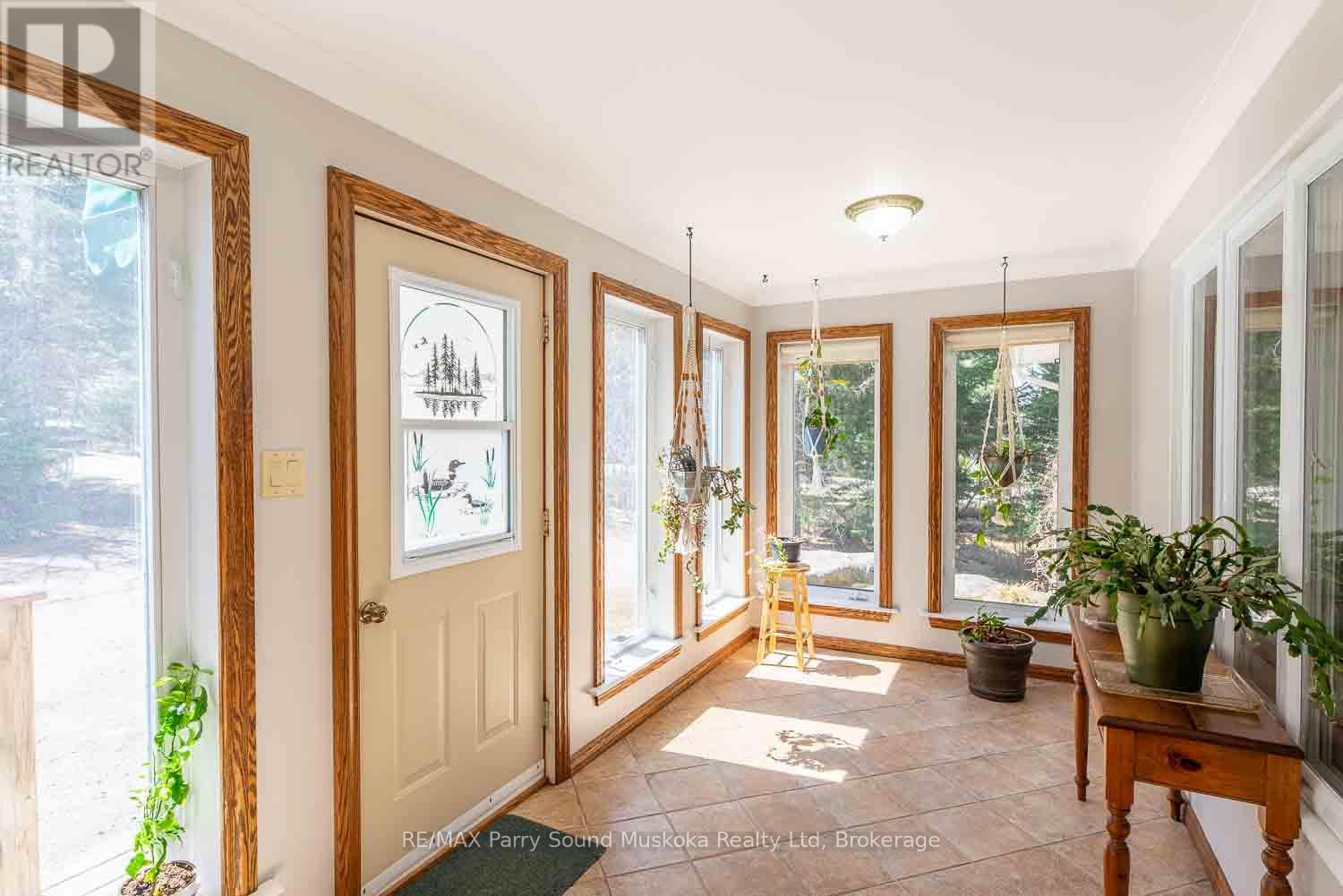 1889 South Horn Lake Road, Magnetawan, Ontario  P0A 1P0 - Photo 7 - X12969544