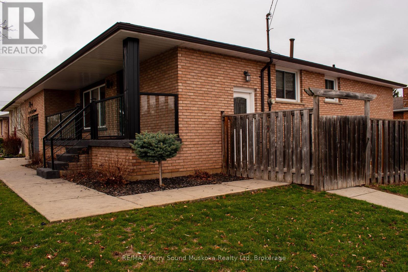 119 Forest Hill Crescent, Hamilton, Ontario  L8K 5V3 - Photo 3 - X12969694