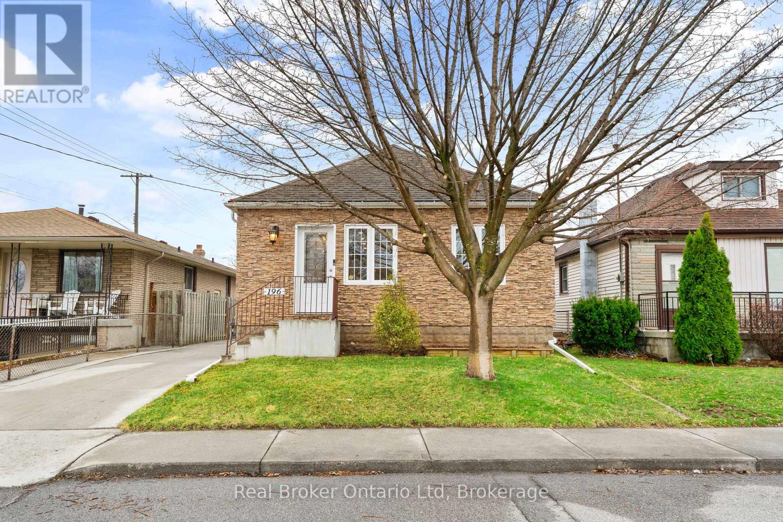 196 IVON AVENUE, Hamilton, Ontario