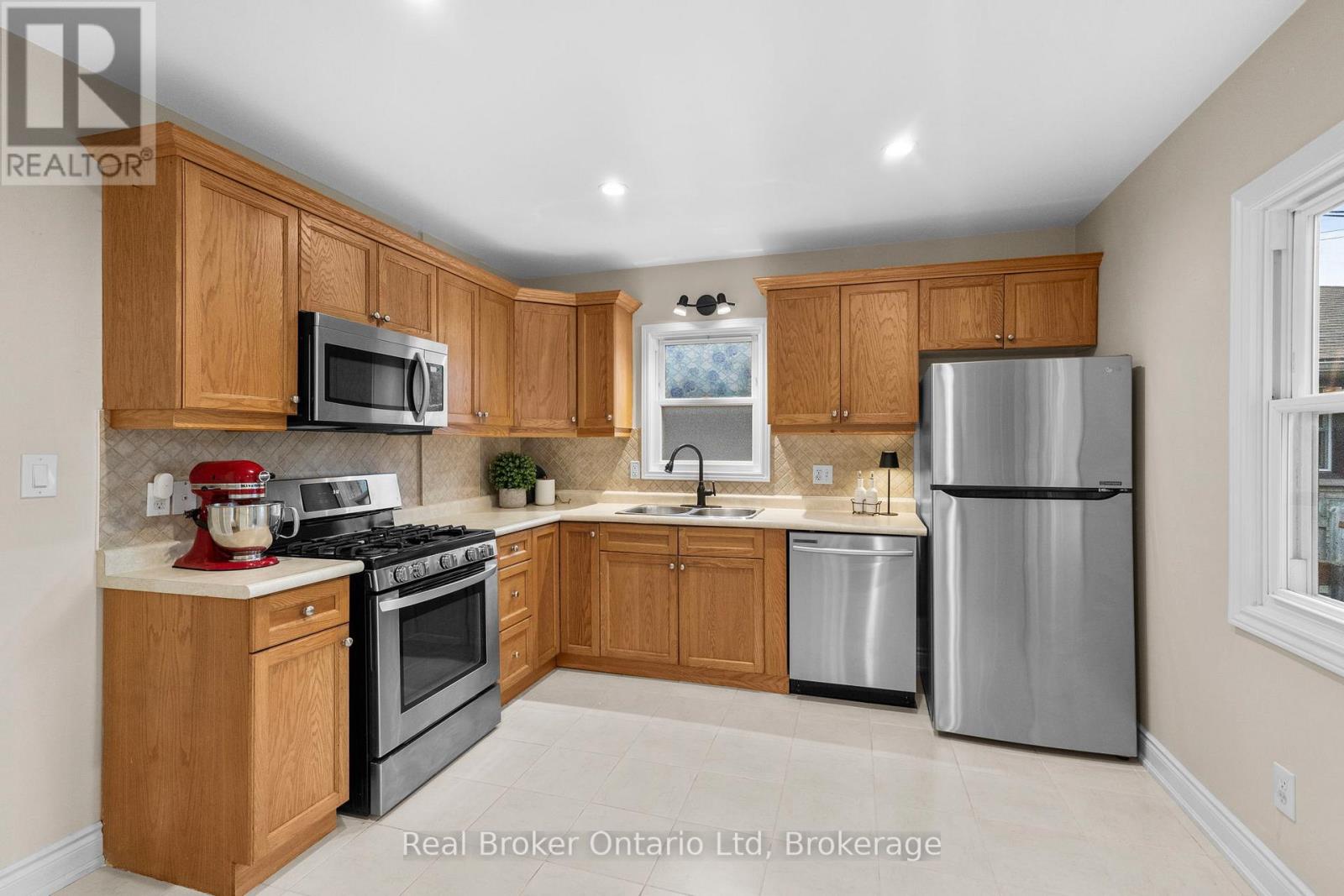 196 Ivon Avenue, Hamilton, Ontario  L8H 5S8 - Photo 10 - X12969712