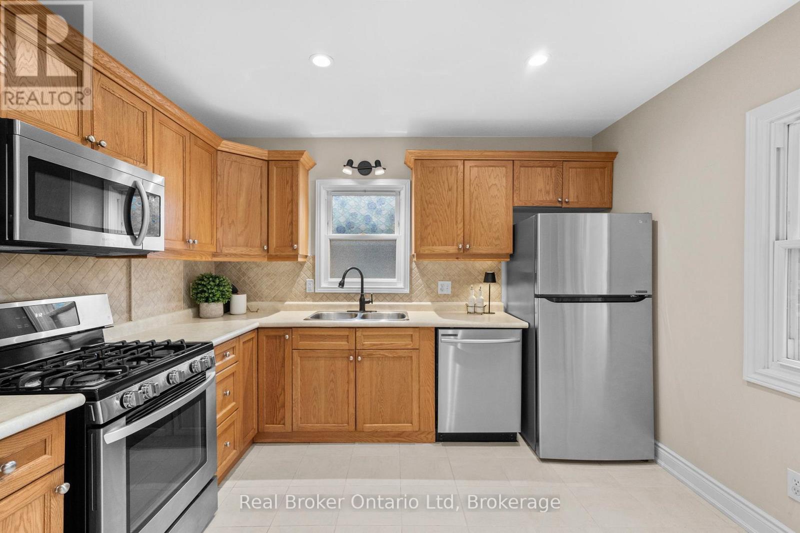 196 Ivon Avenue, Hamilton, Ontario  L8H 5S8 - Photo 11 - X12969712