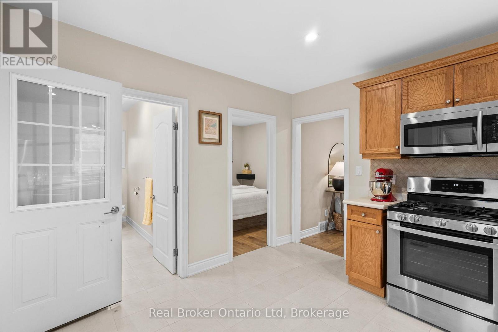 196 Ivon Avenue, Hamilton, Ontario  L8H 5S8 - Photo 12 - X12969712