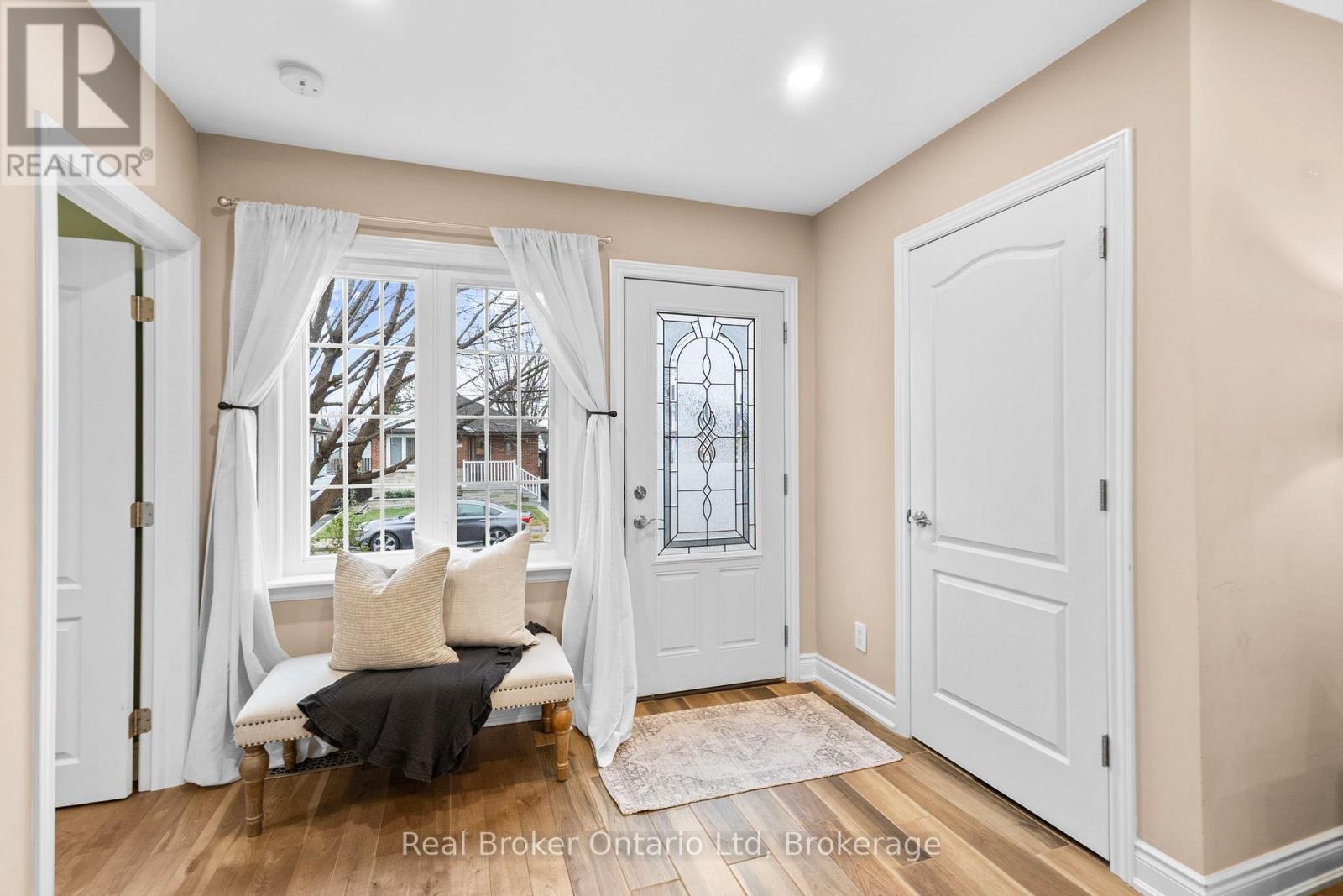 196 Ivon Avenue, Hamilton, Ontario  L8H 5S8 - Photo 3 - X12969712