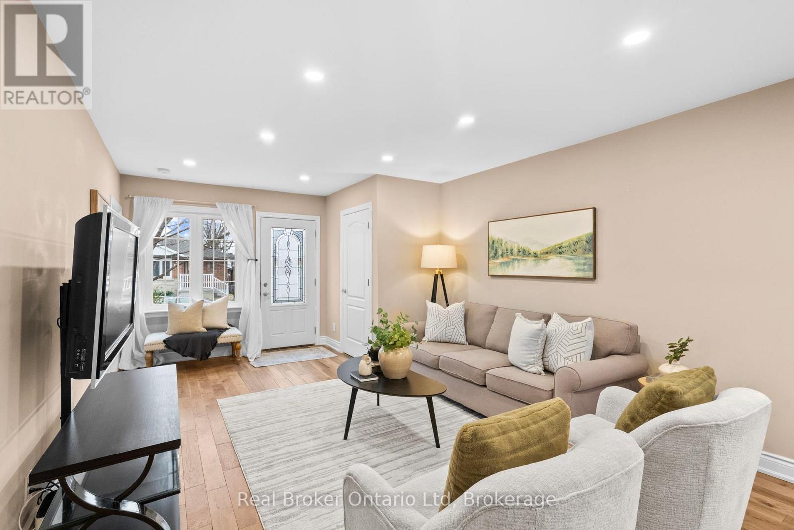 196 Ivon Avenue, Hamilton, Ontario  L8H 5S8 - Photo 6 - X12969712