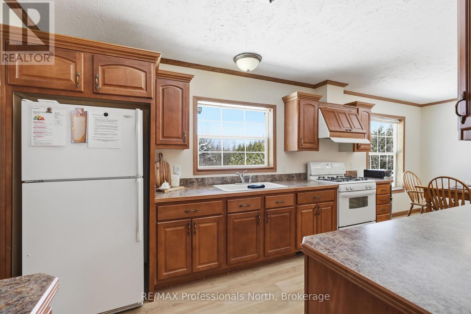 537 Spring Hill Road W, Ryerson, Ontario  P0A 1C0 - Photo 7 - X12969766