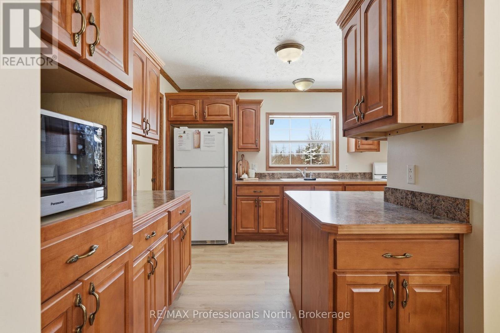 537 Spring Hill Road W, Ryerson, Ontario  P0A 1C0 - Photo 8 - X12969766