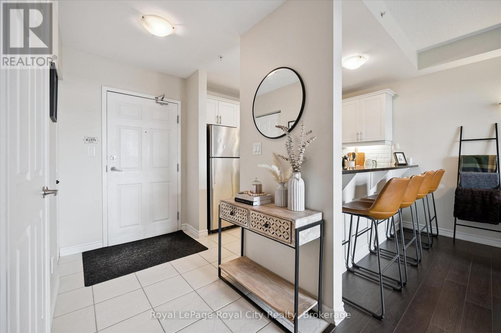 403 - 2 Colonial Drive, Guelph, Ontario  N1L 0K8 - Photo 4 - X12969948