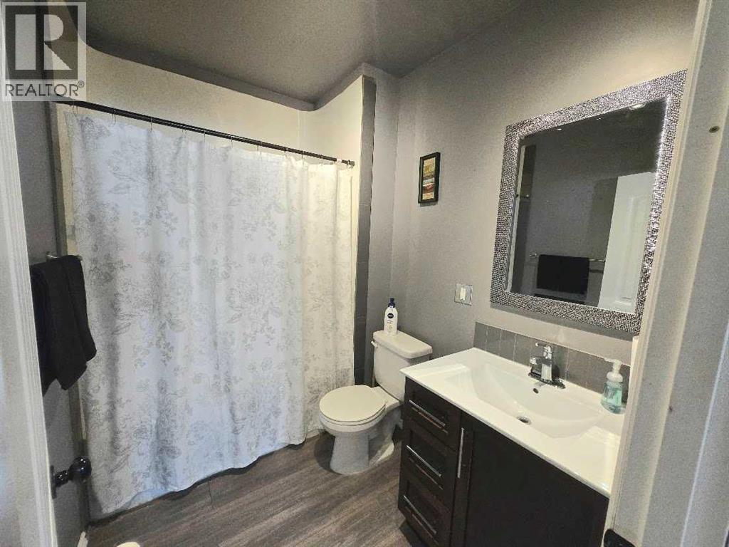 5308 49 Avenue, Camrose, Alberta  T4V 0N5 - Photo 15 - A2266371