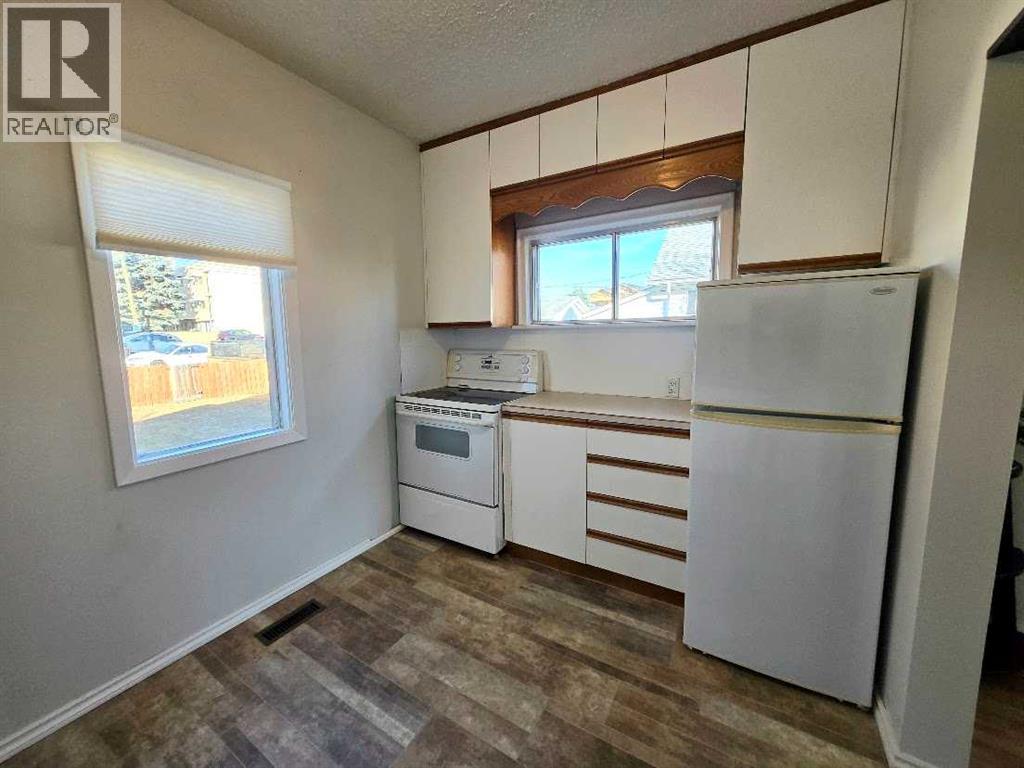 5308 49 Avenue, Camrose, Alberta  T4V 0N5 - Photo 11 - A2266371