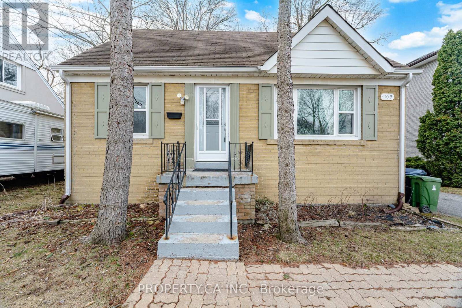 109 Pleasant Avenue, Toronto, Ontario  M2M 1M2 - Photo 2 - C12969578