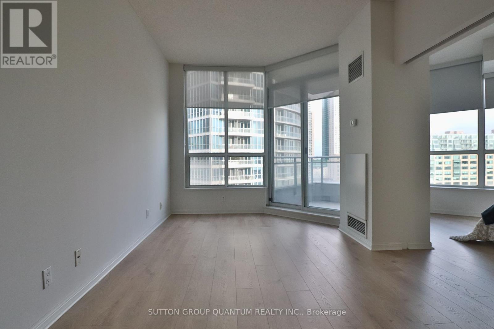 1105 - 228 Queens Quay W, Toronto, Ontario  M5J 2X1 - Photo 12 - C12969582