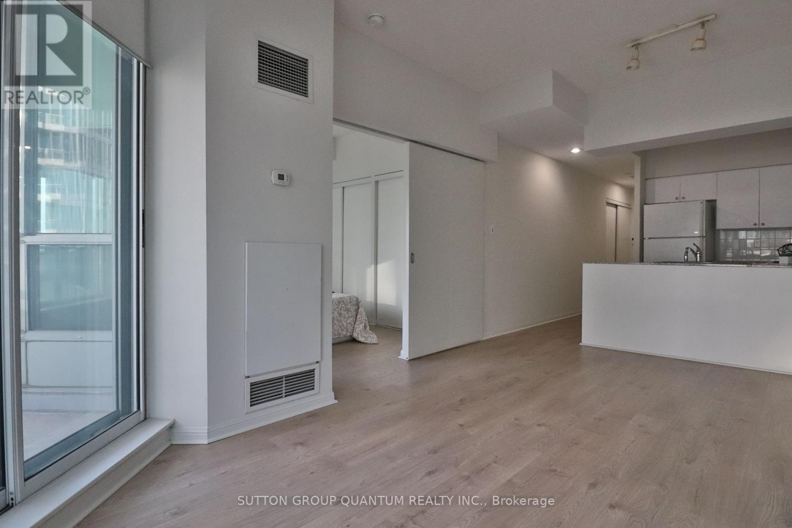 1105 - 228 Queens Quay W, Toronto, Ontario  M5J 2X1 - Photo 13 - C12969582