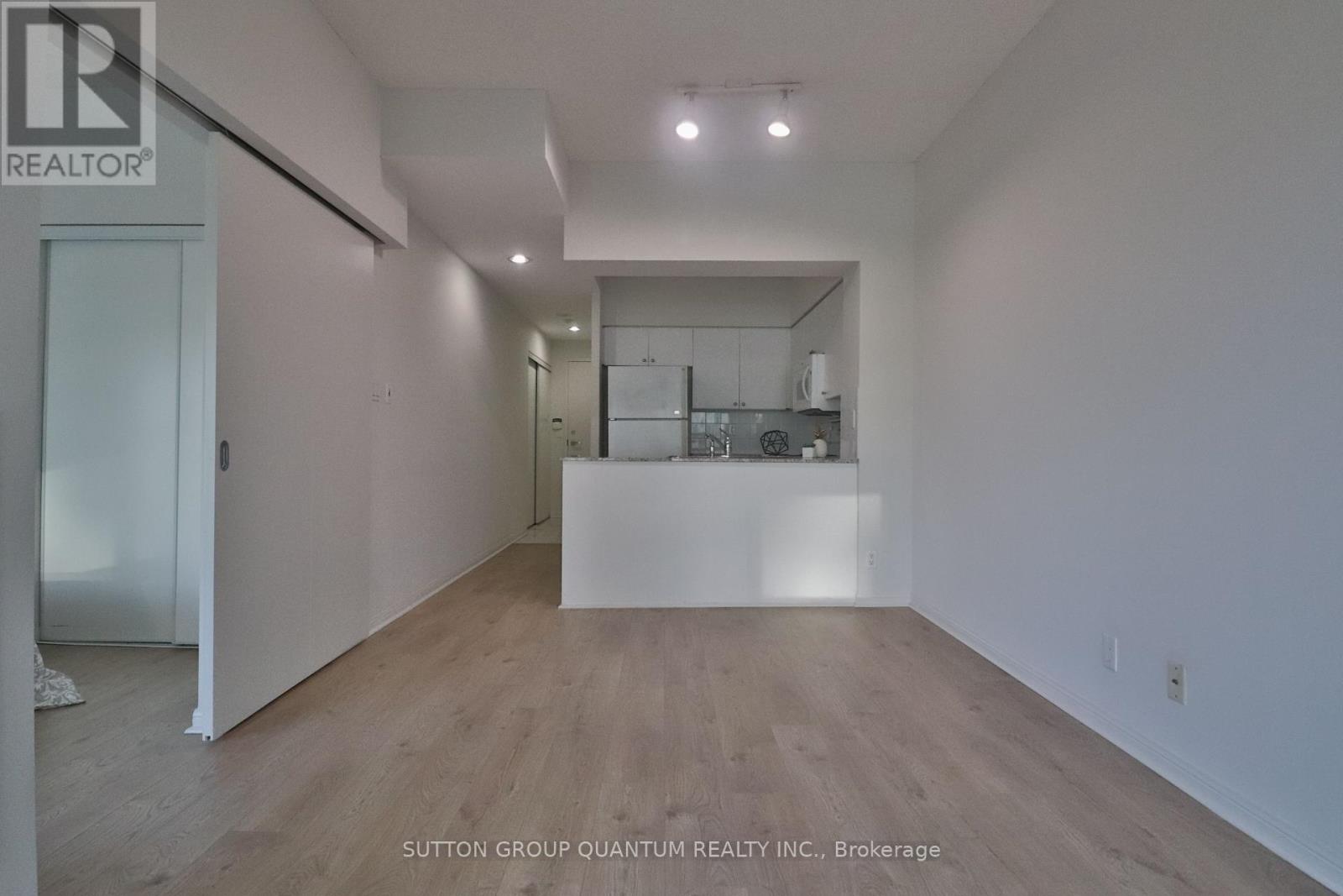 1105 - 228 Queens Quay W, Toronto, Ontario  M5J 2X1 - Photo 16 - C12969582