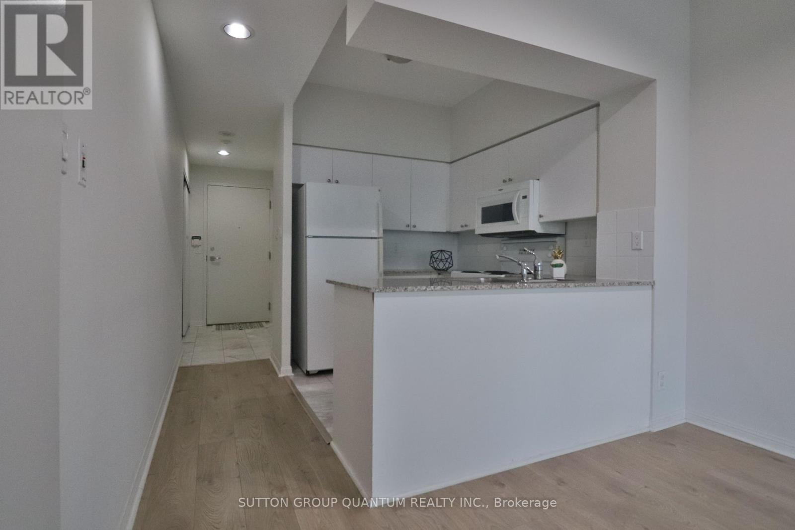 1105 - 228 Queens Quay W, Toronto, Ontario  M5J 2X1 - Photo 17 - C12969582