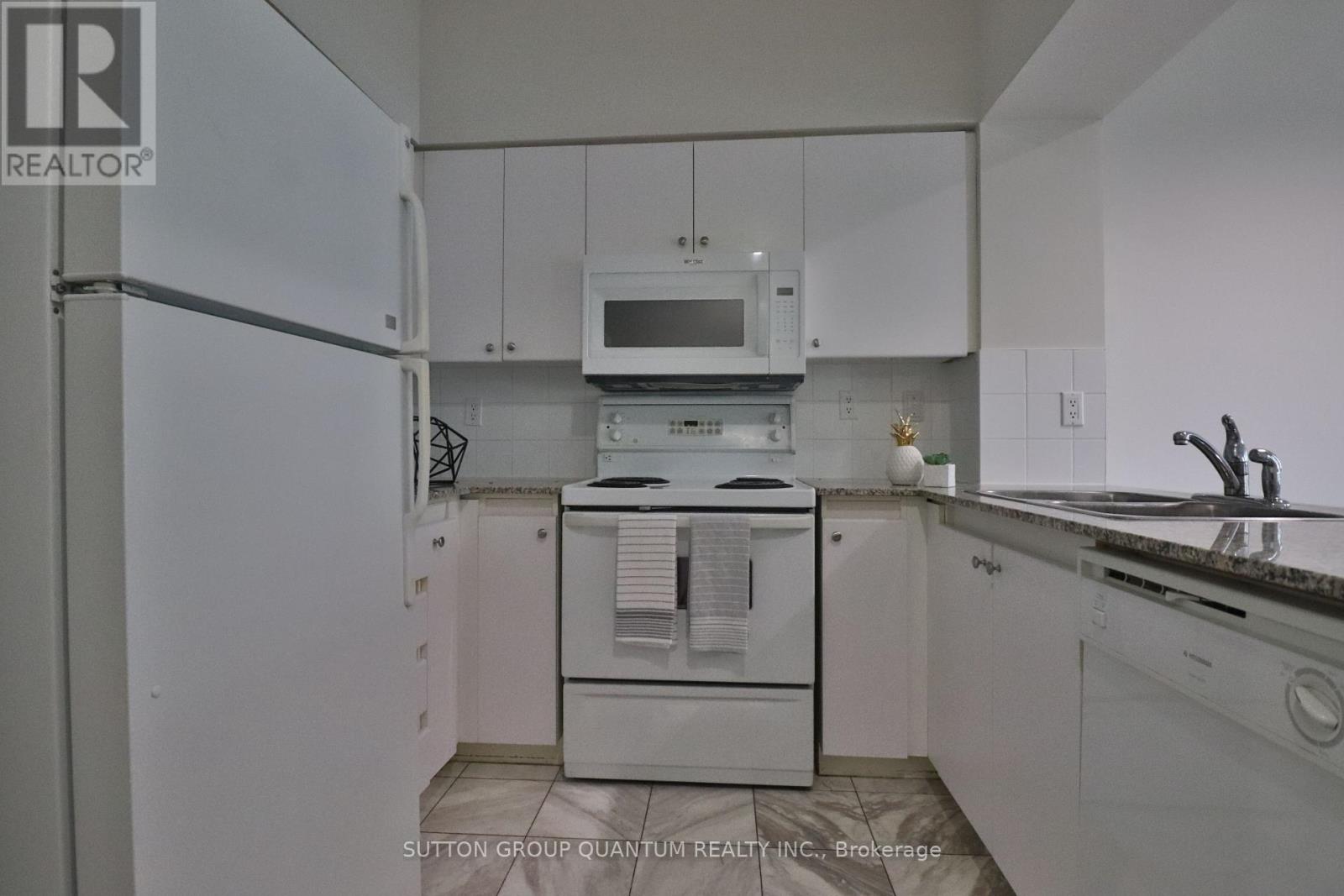 1105 - 228 Queens Quay W, Toronto, Ontario  M5J 2X1 - Photo 18 - C12969582