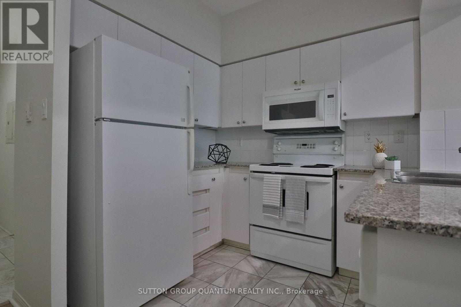 1105 - 228 Queens Quay W, Toronto, Ontario  M5J 2X1 - Photo 19 - C12969582