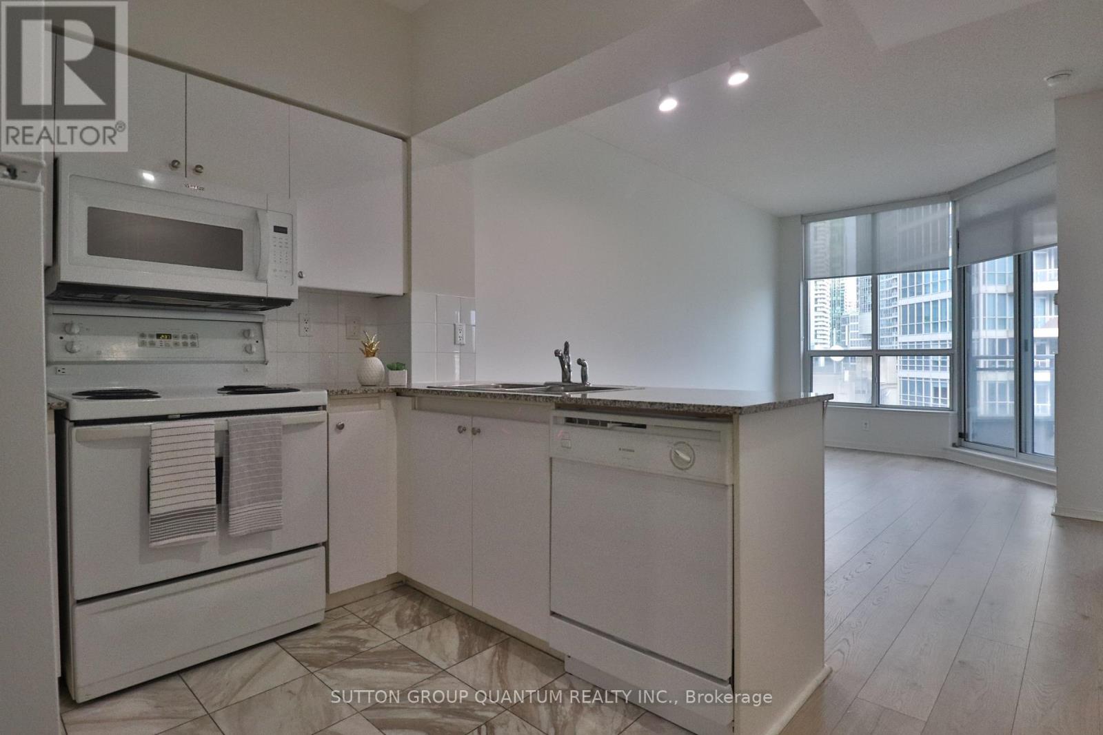 1105 - 228 Queens Quay W, Toronto, Ontario  M5J 2X1 - Photo 20 - C12969582