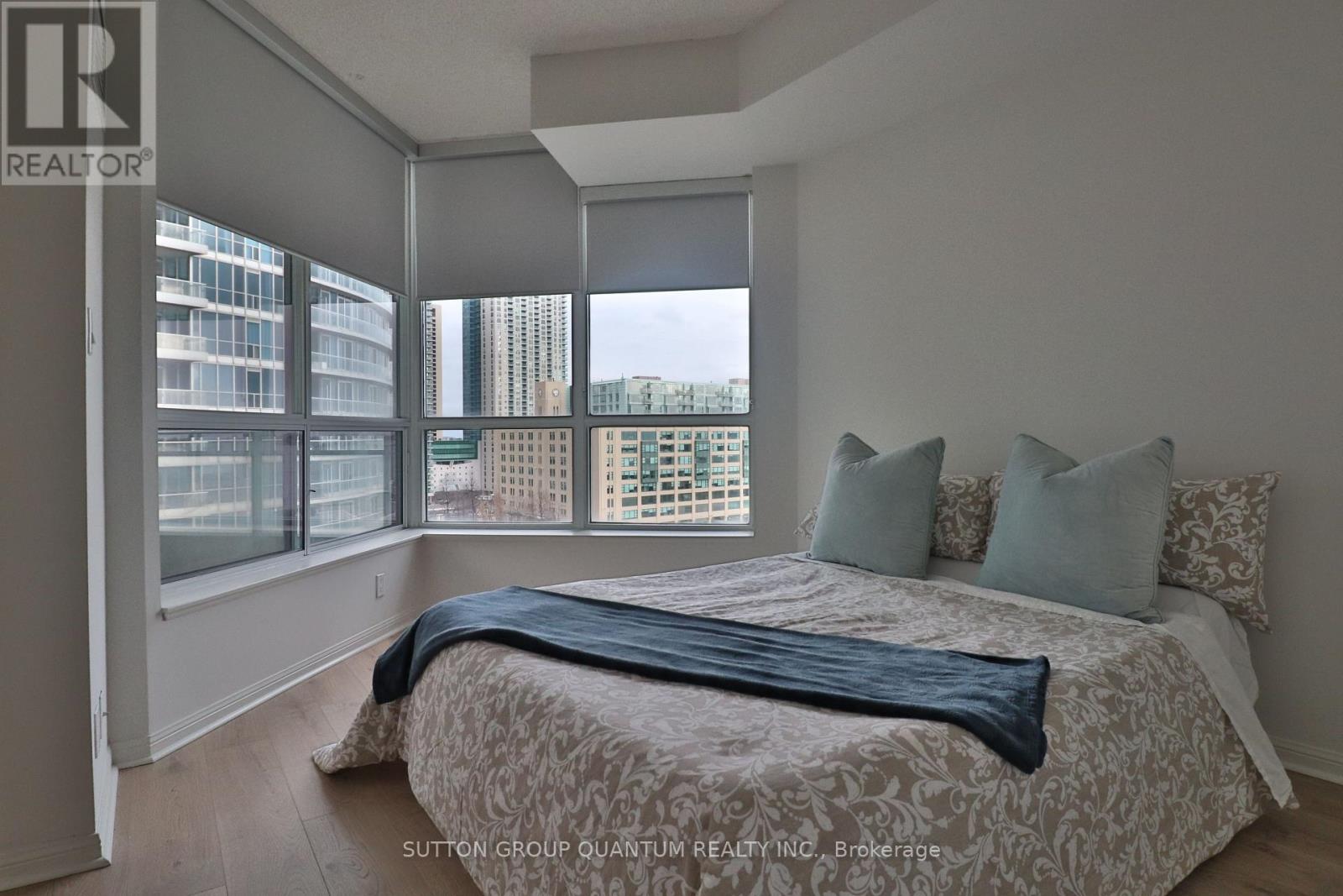 1105 - 228 Queens Quay W, Toronto, Ontario  M5J 2X1 - Photo 6 - C12969582