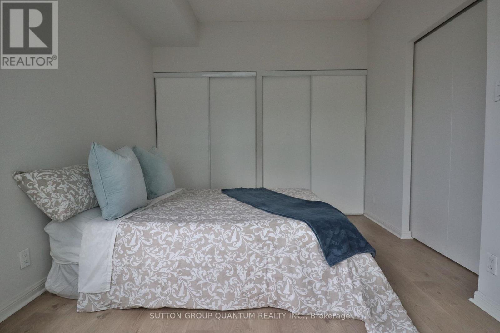 1105 - 228 Queens Quay W, Toronto, Ontario  M5J 2X1 - Photo 8 - C12969582