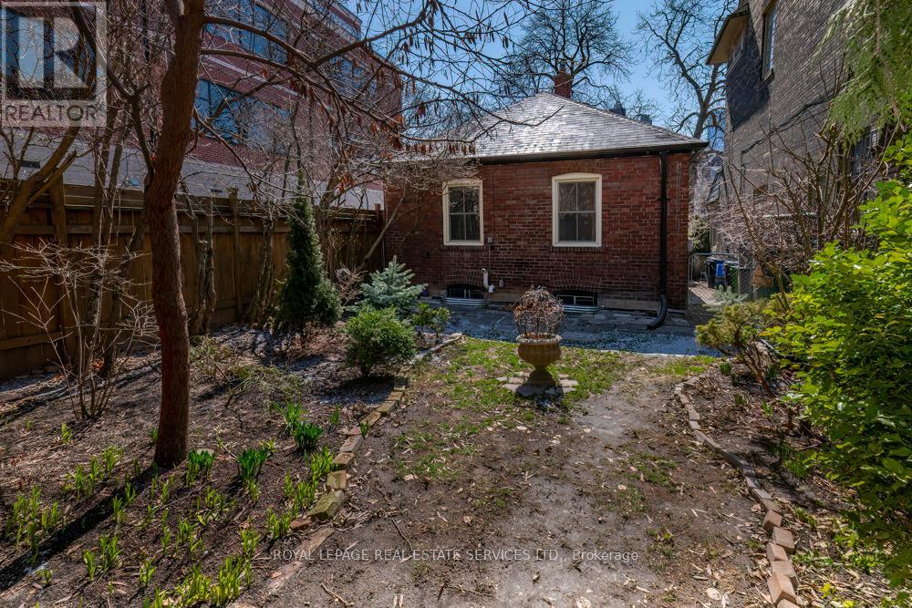 8 Macpherson Avenue, Toronto, Ontario  M4W 2L8 - Photo 14 - C12969642