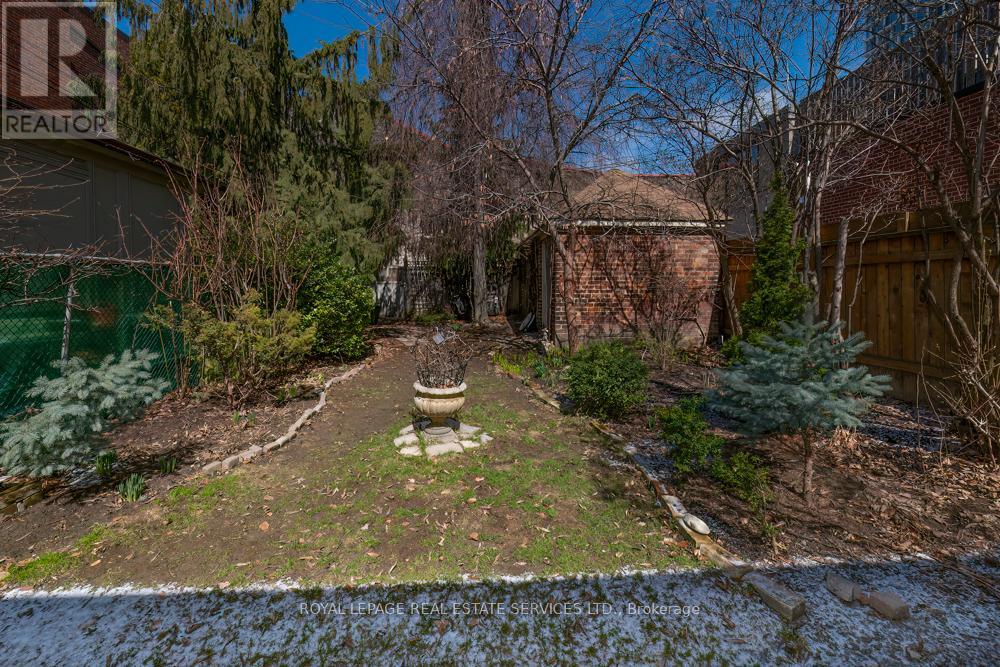 8 Macpherson Avenue, Toronto, Ontario  M4W 2L8 - Photo 15 - C12969642