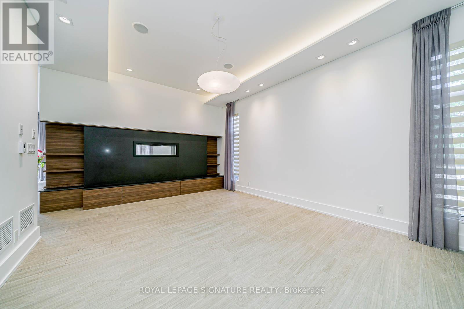 50 Page Avenue, Toronto, Ontario  M2K 2B4 - Photo 4 - C12969706